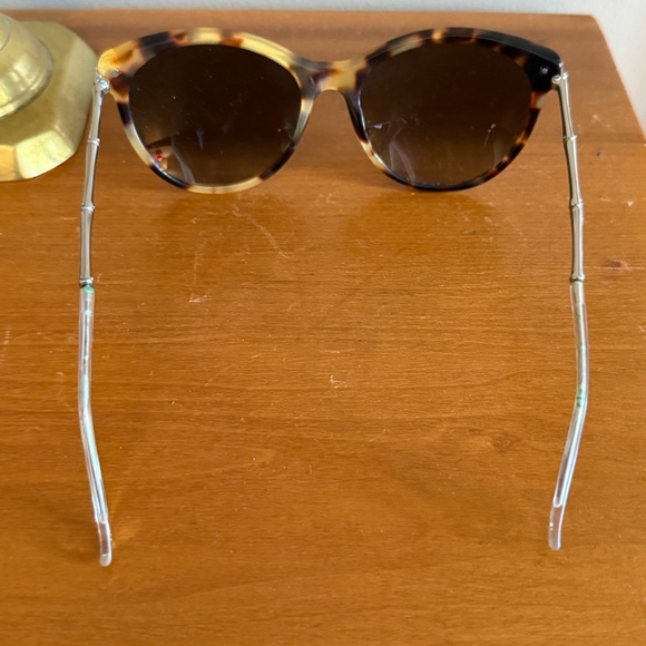 Tortoise Shell Gucci Sunglasses with Bamboo shaped earpieces - Picture 4 of 8